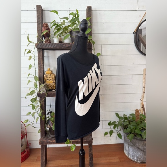 Nike Black Long Sleeve Top with White Logo - Picture 8 of 17